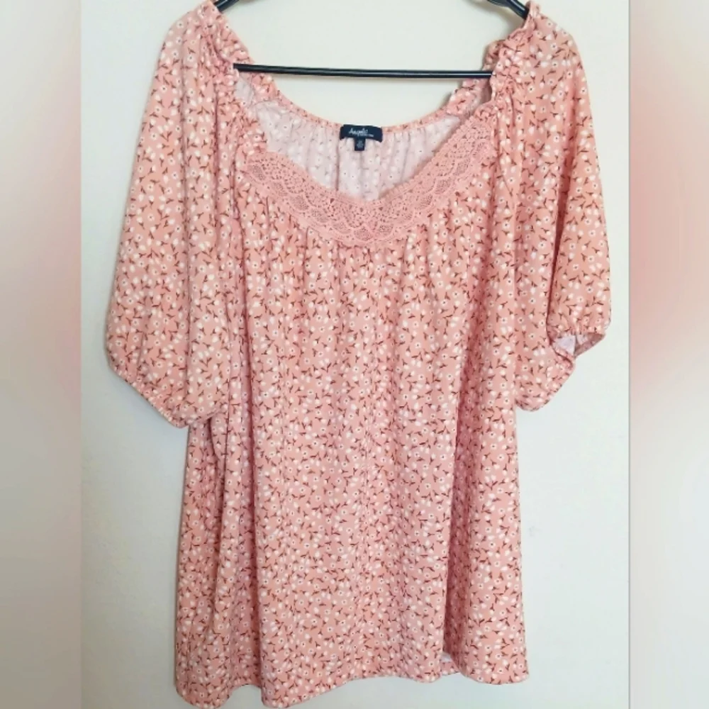 ANGELS FOREVER YOUNG Top Size 3XL Floral Boho Peasant Style Salmon Color Floral - Picture 1 of 5